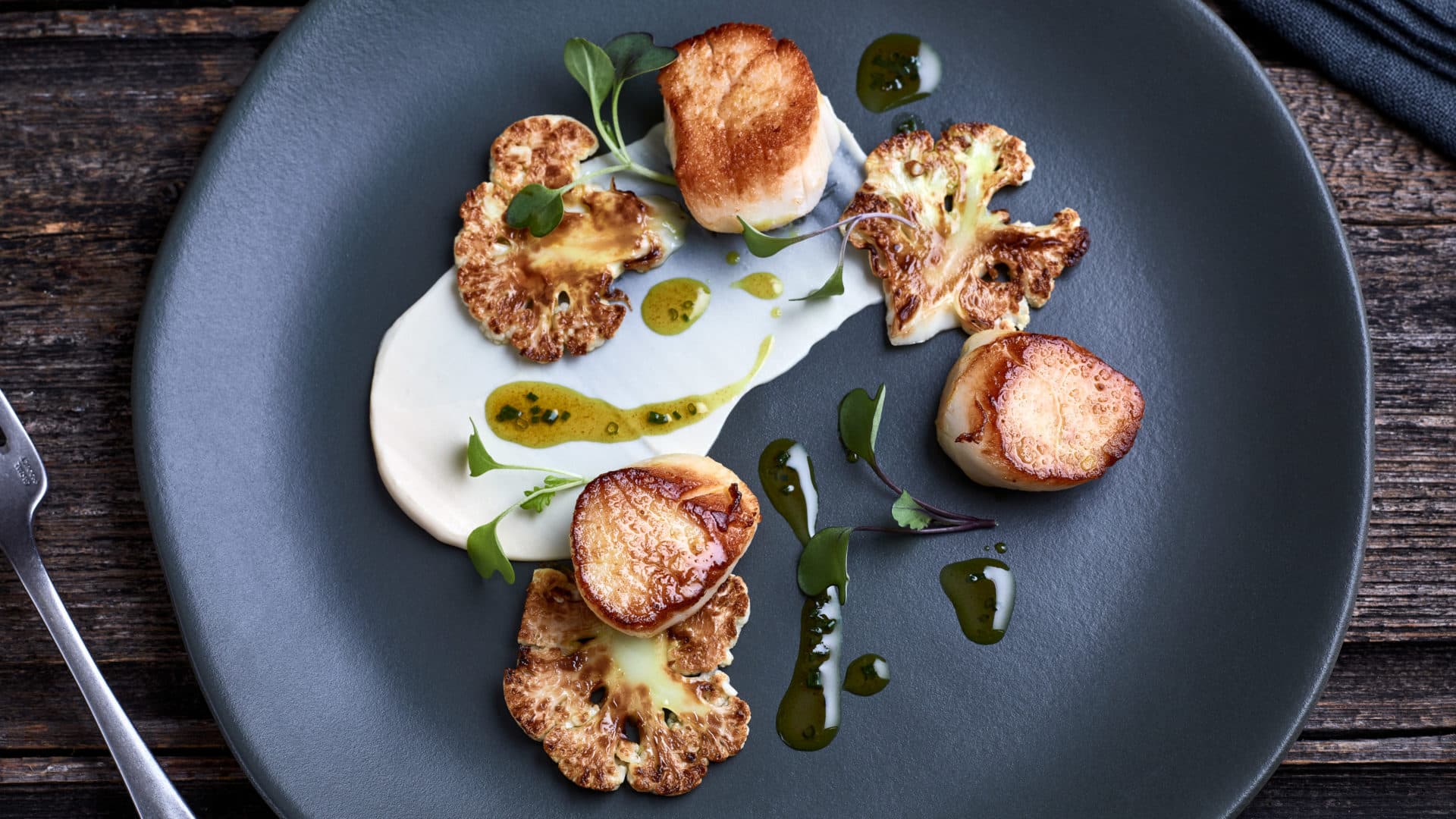 Scallops, cauliflower purée and curry oil - Step 1