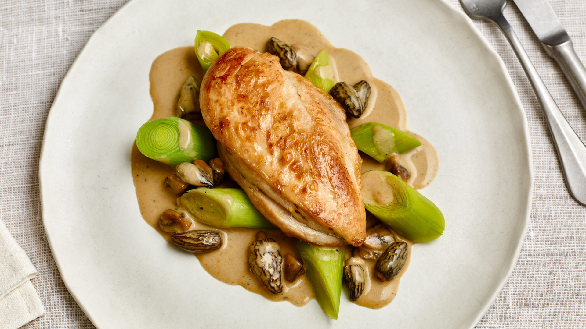 Chicken with morels and leeks